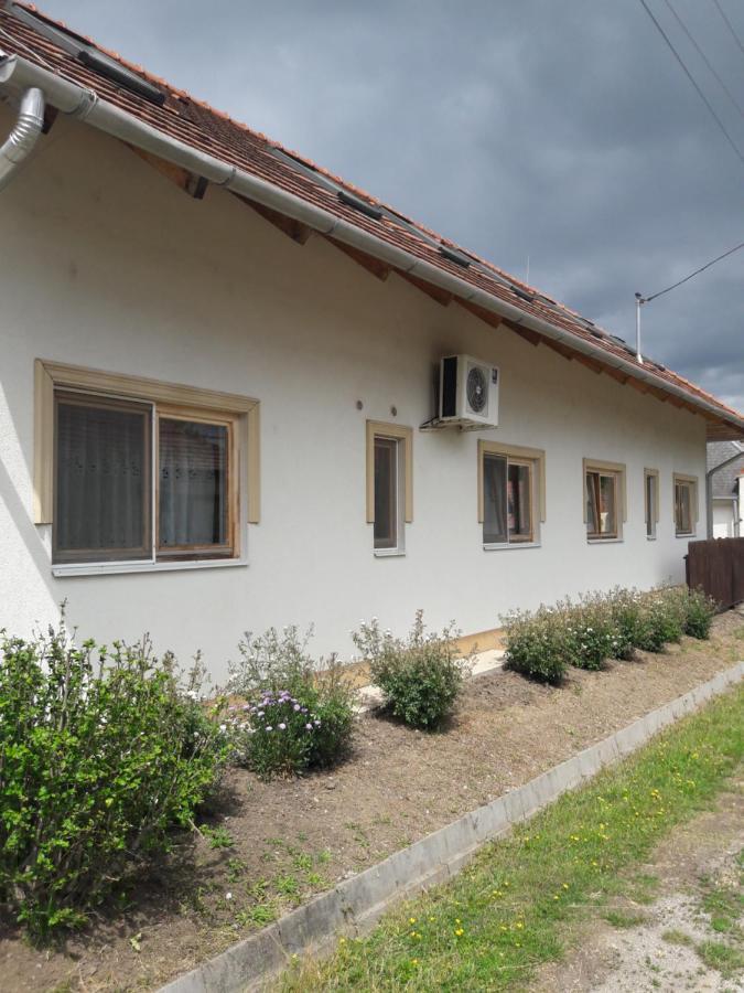 Guesthouse Kohari Egerszalók Exteriör bild